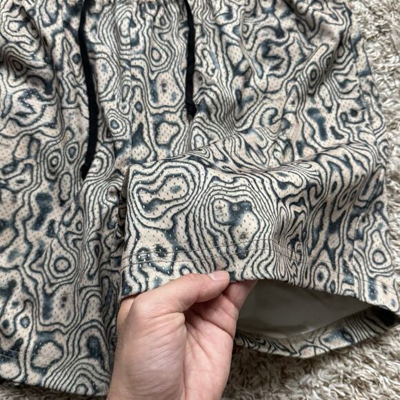 John Elliott Men’s Printed Mesh Practice Shorts Sand Blast Tan Black Size 3 / L - Picture 2 of 9